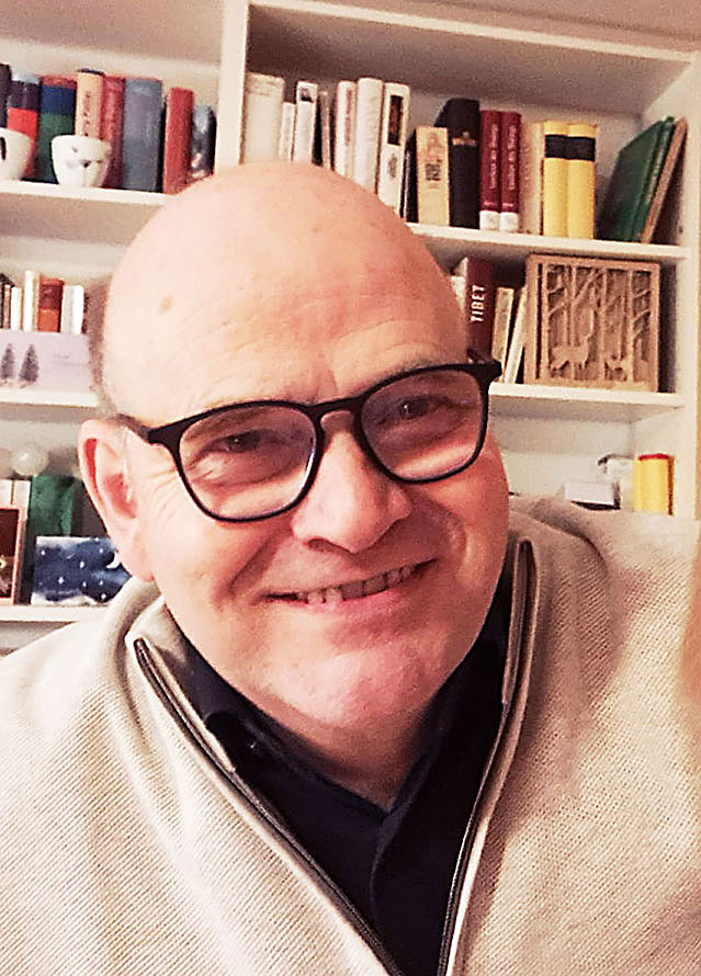 Heilpraktiker Thomas Schmidt Bielefeld Heilpraktiker Thomas Schmidt in seiner Praxis in Bielefeld